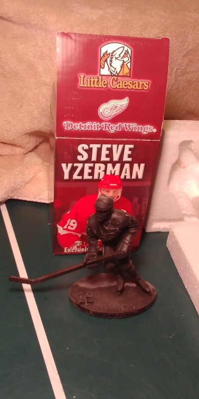 Steve Yzerman Red Wing Exclusive Collectible