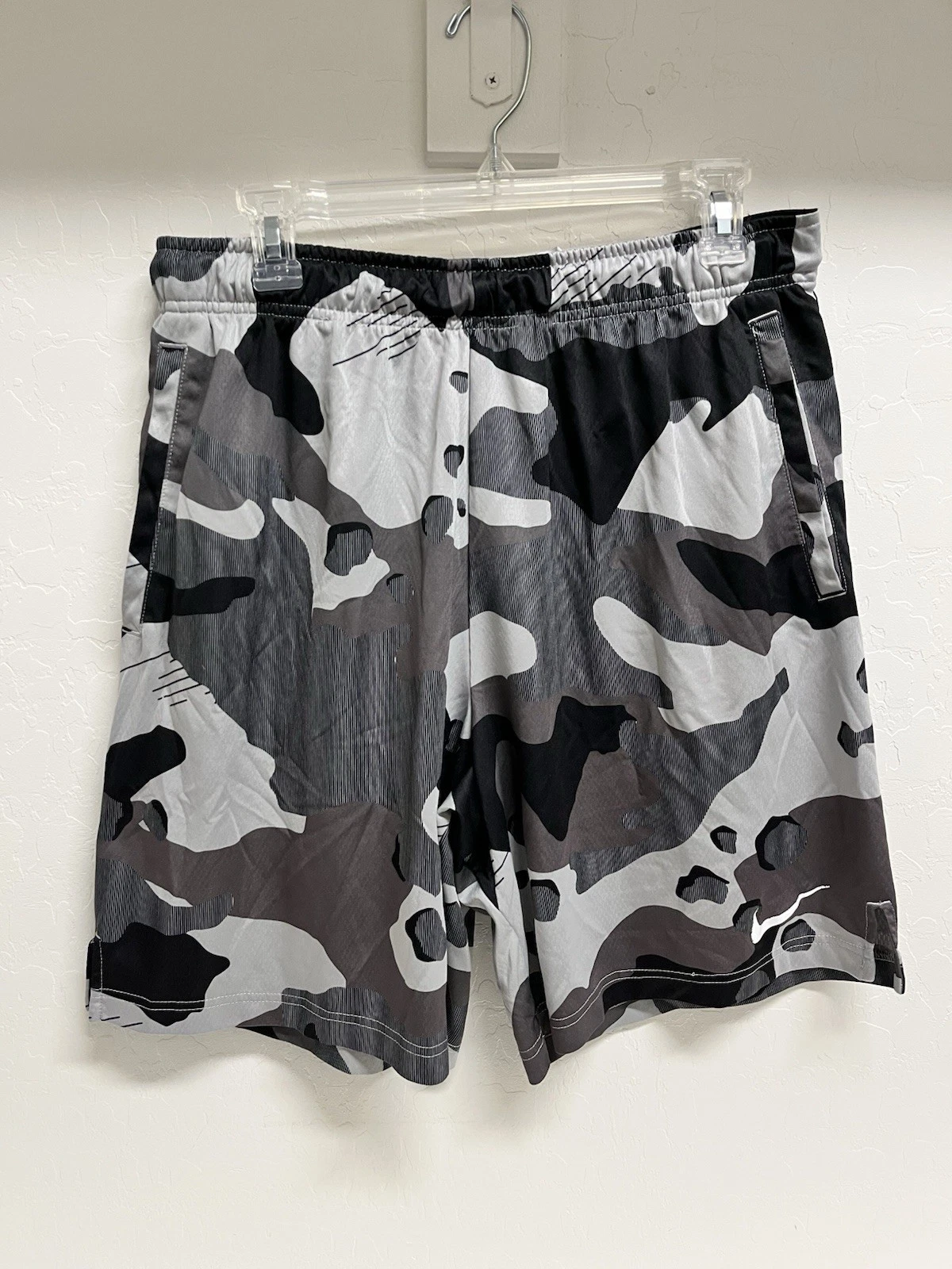 Nike Dri Fit Mens Urban Camo Training Shorts XL 9” No Liner Athletic Gym Running
Opens in a new wind