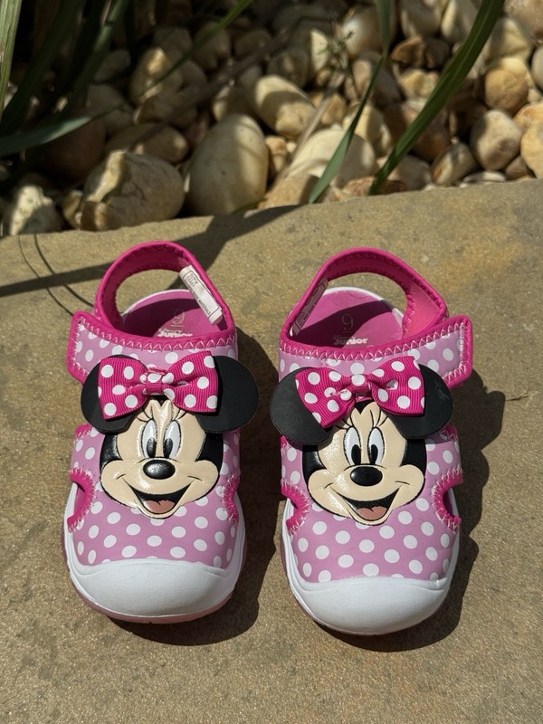Minnie Mouse Girls Closed Toe Light Up Sandal 9