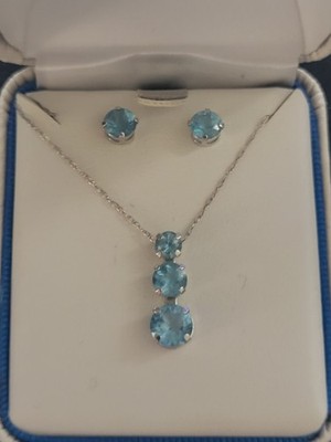 10kt White Gold Blue Topaz Pendant w/18'' Chain & Stud Earrings 