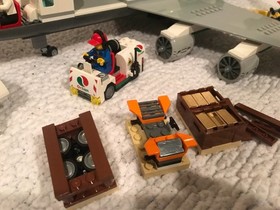 LEGO City Cargo Terminal 60022 99.9% COMPLETE all Minifigs & Instructions
