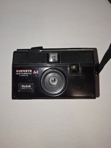 VINTAGE 1970s KODAK HAWKEYE INSTAMATIC X CAMERA