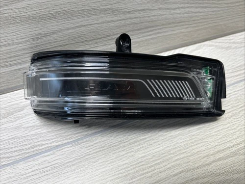 2019-2024 Ram 1500 Right Passenger Side View Mirror Turn Signal Lamp OEM 128
