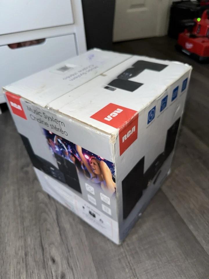 RCA RS2928B CD Music System Bluetooth Shelf System With Remote - Image 4 of 4