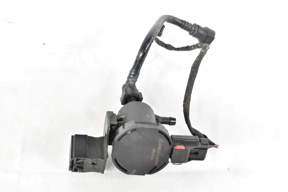 11-18 Mercedes W218 CLS550 S550 CL550 CLA Fuel System Purge Valve 0014760532 OEM - Image 2 of 4