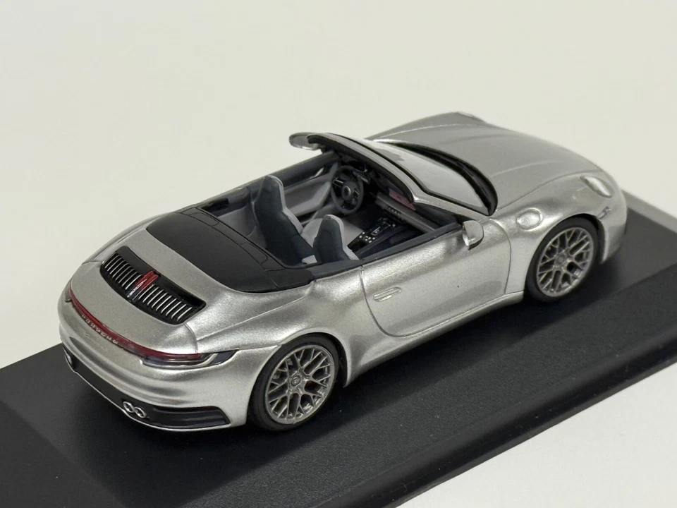 1/43 Minichamps Porsche 911 Carrera 4 S de 2019 en Silve 410 069330 BK129 Foto 3 de 4