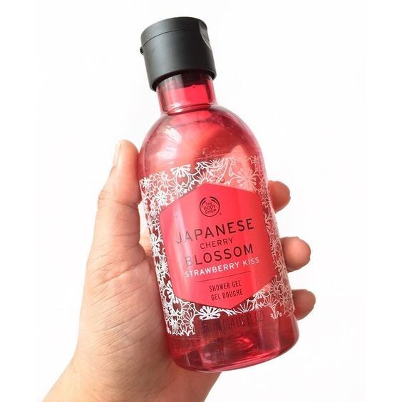 NEW!!! The Body Shop Japanese Cherry Blossom Strawberry Kiss Shower Gel
