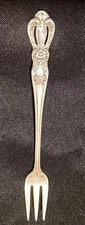 1847 Rogers Bros IS ~ Grand Heritage Pattern ~ Seafood / Cocktail Fork ~ 5 1/2 "