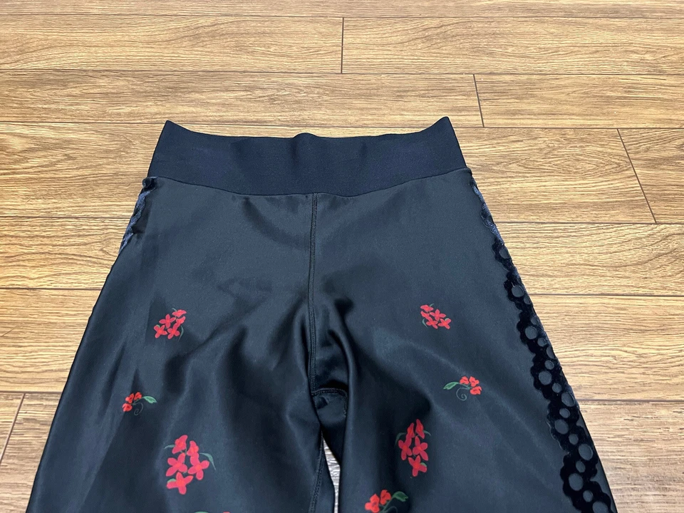 Леггинсы ULTRACOR Madrid с высокой посадкой с цветочным рисунком - черные и красные женские размер M - 198 долл. США - Изображение 3 из 4