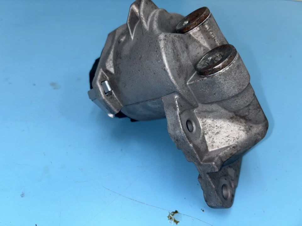 2010-2017 Toyota Prius Oil Filter Housing Bracket 15609-37041 - Image 3 of 4