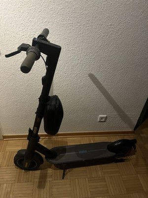 Segway-Ninebot E-Scooter Max G30D II Schloss Papiere Kabel