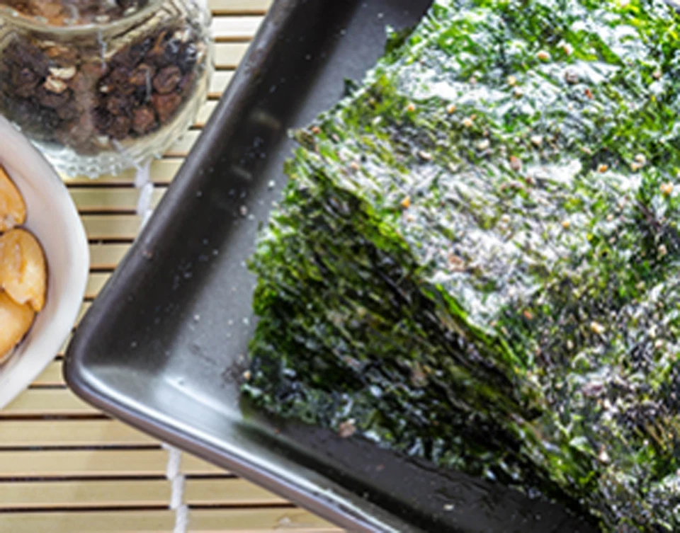 Snacks orgánicos de algas asadas sazonadas Kimnori - Paquete de 24 sal marina Kim Nori Foto 3 de 4