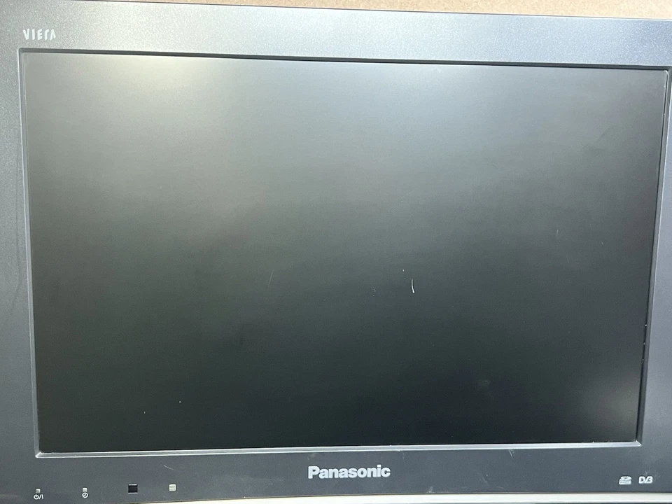 PANASONIC Viera TX-19LXD8 LCD TV With DVB Freewiew & SDHC Reader - No Remote - Image 2 of 4