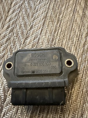 VW VOLKSWAGEN Spark Control Module Ignition 0 227 100 137