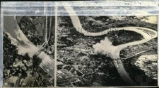 1943 Press Photo Bombs bursting & smokes rising from Myitnge Bridge, Burma