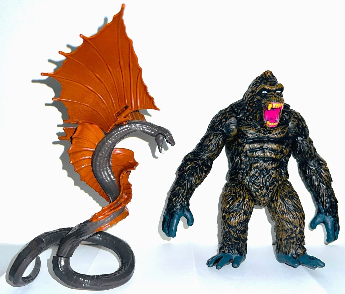 Godzilla X Kong – Action Figure Skar King Con Frusta 15 Cm – Serie Monsterverse – Playmates