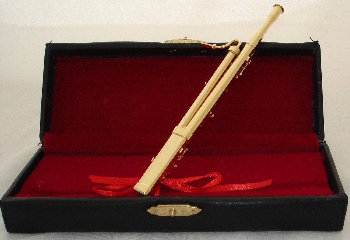 Guitare Miniature En Bois C Avec Support Et étui, Mini Instrument De Musique Modele De Maison De Poupee Decoration De La Maison~p151391454 Guitare Miniature En Bois C Avec Support Et étui, Mini Instrument De Musique Modele De Maison De Poupee Decoration De La Maison~p151391454