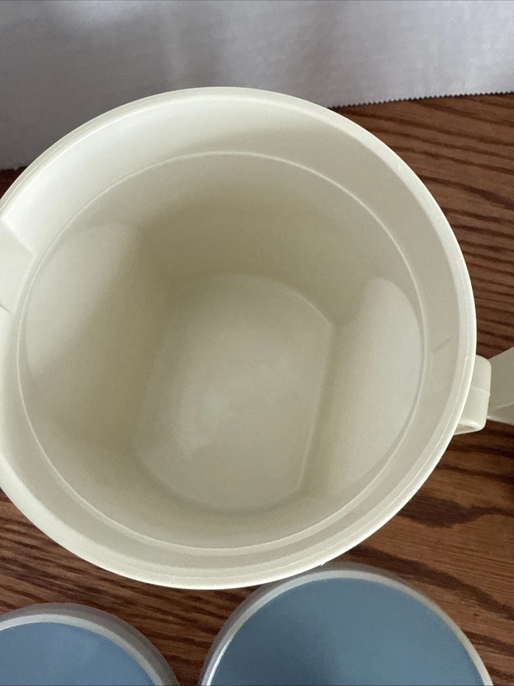 Vintage Tupperware Sugar & Creamer Set 1414 & 1415 Almond with Blue Pop Top Lids - Image 4 of 4