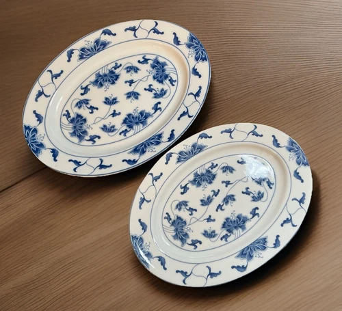 2Pc Vintage Blue & White Leaves & Flowers 0517 Taiwan Oval Plates 10x7.5 & 9x6.5