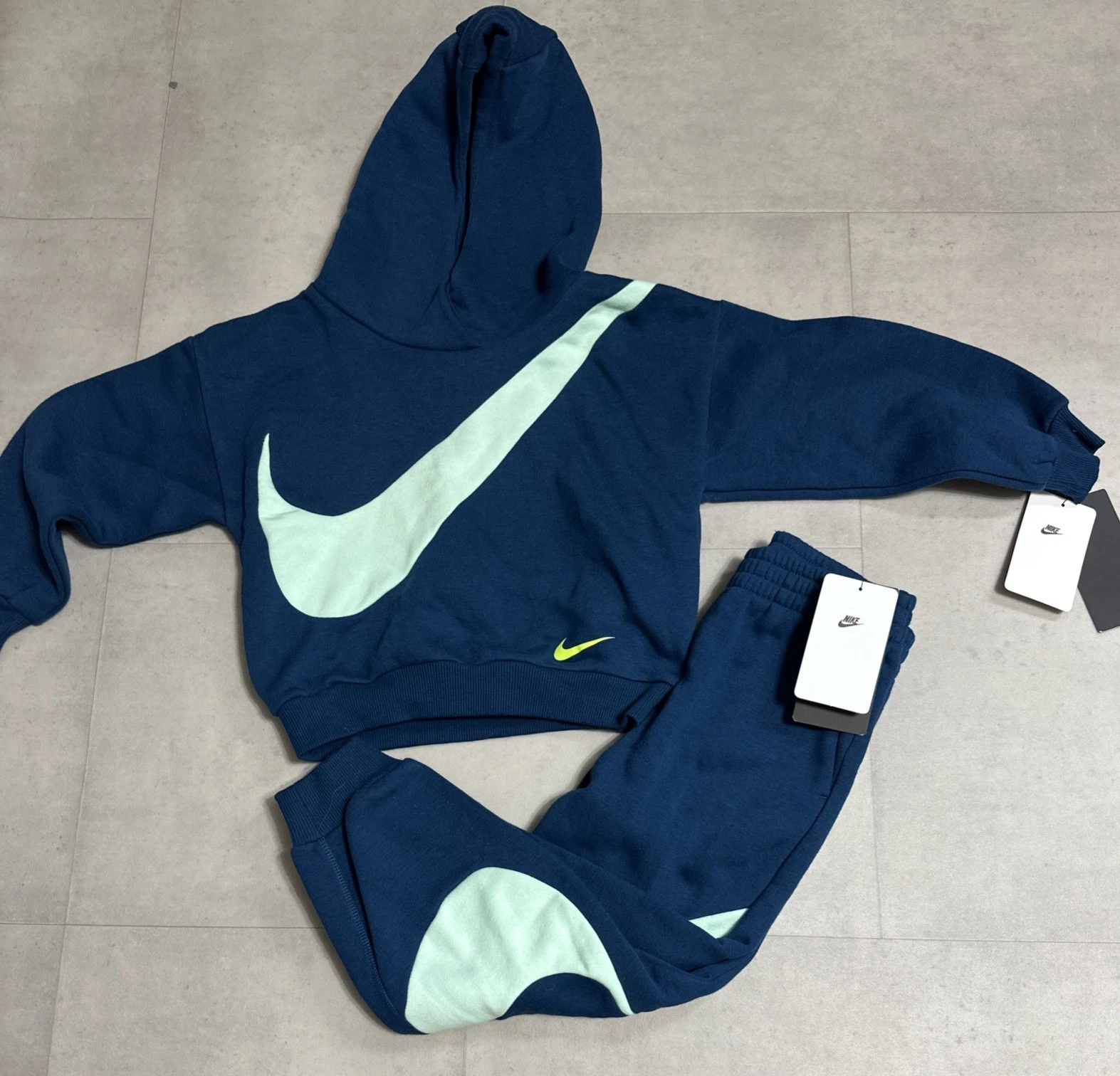 Nike Boys' Swoosh Essentials Fleece Hoodie &￼Jogger Set Size 6