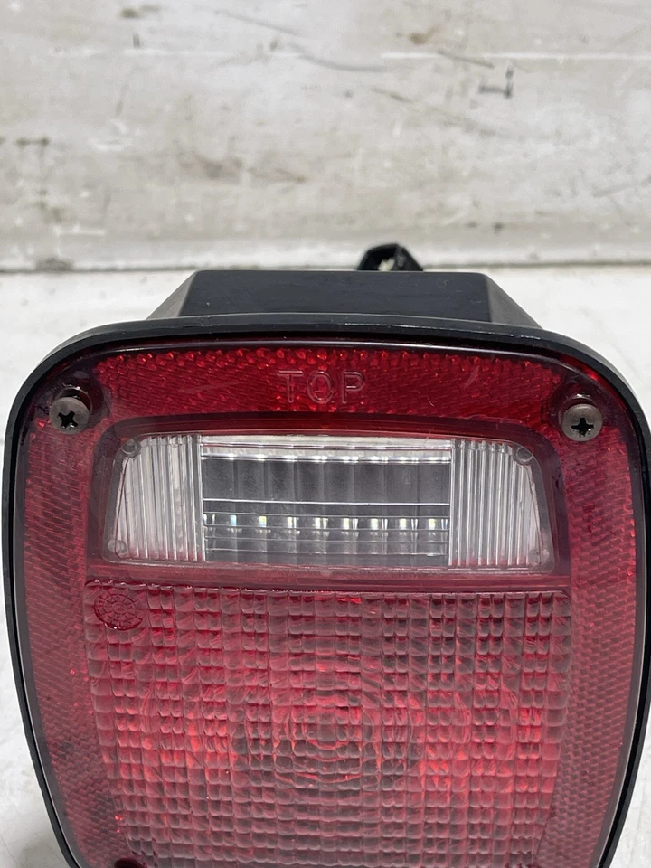 后部驱动器左尾灯停止灯外壳 56018649AC 98-06 吉普 TJ 牧马人 — 第 3/4 张图片