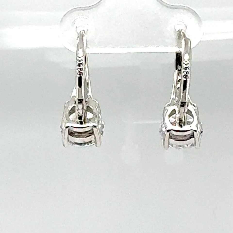 Pendientes Crislu de plata recubierta de platino de ley con circonitas cúbicas con cierre de palanca Foto 4 de 4