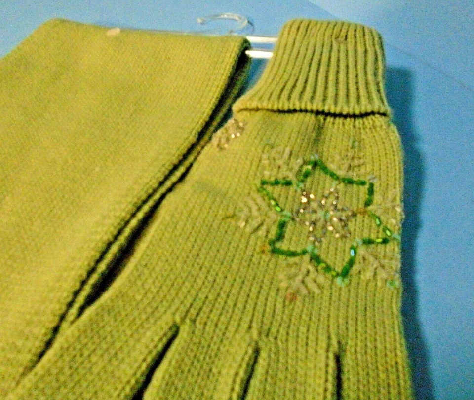 Conjunto de bufanda y guantes de Navidad con cuentas copo de nieve verde lima Liz Claiborne Foto 3 de 4