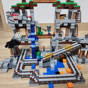 Minecraft LEGO 21118 Mine Shaft Set - Complete, Assembled, with Manuals