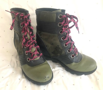 Sorel Girls Wedge Boots Youth size 2 in 