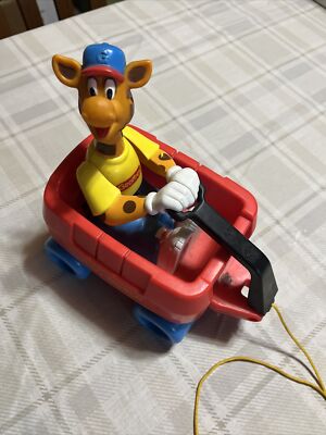 1997 Geoffrey's World Giraffe Toys R Us wagon pull toy wheels vintage