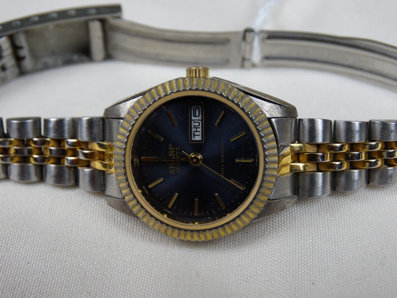 Womens watch- Sharp- small round face - image 3