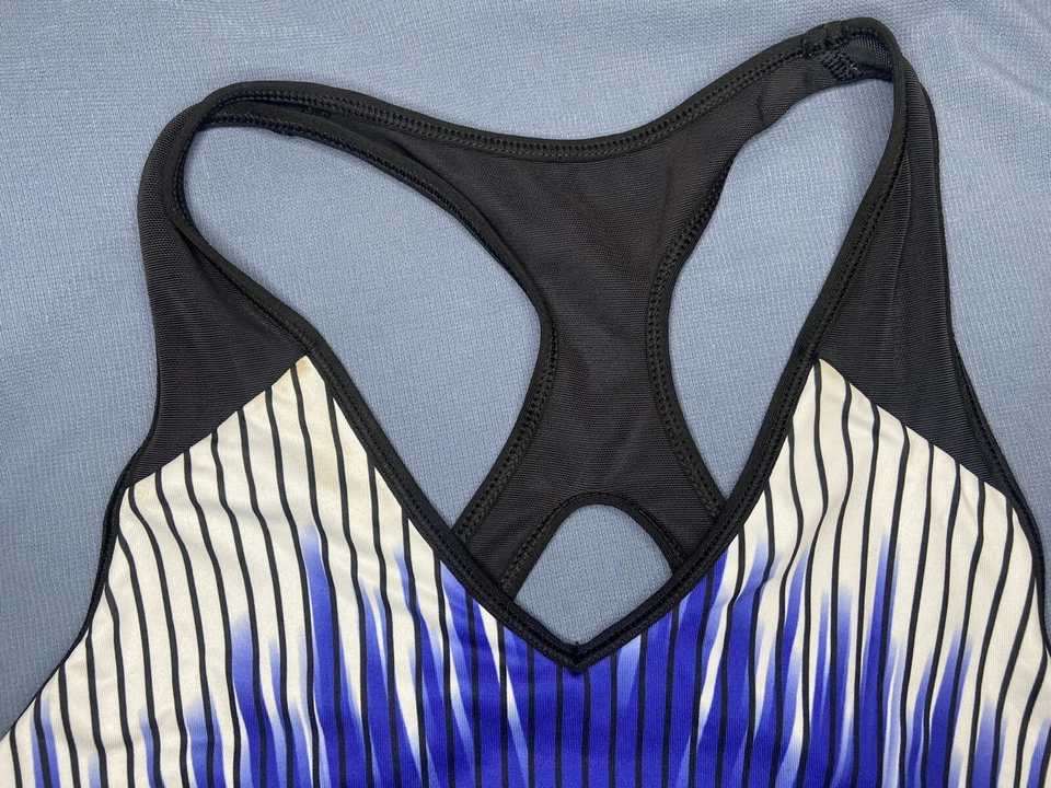 Sutiã esportivo feminino Puma Dry Cell tamanho M listrado azul preto racerback suporte total - Imagem 2 de 4