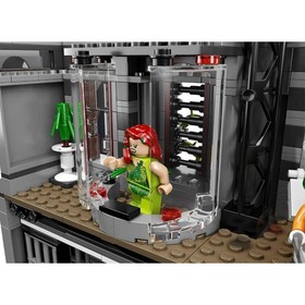 3-5 Day Ship, LEGO Super Heroes Arkham Asylum Breakout (10937)
