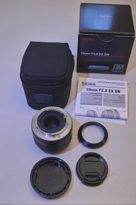 Sigma 19mm f/2.8 EX DN Sony E-Mount mit Zubehörpaket