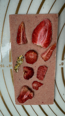 White chocolate mixed Strawberry powder  & strawberry on top tablet form bar 60g