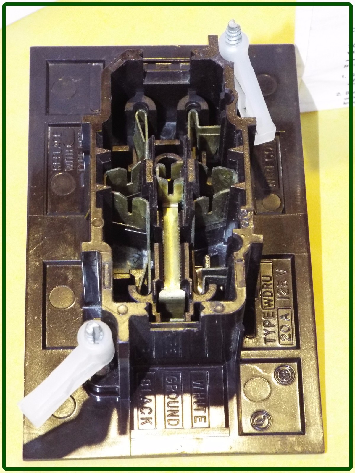 SINGLE SELF CONTAINED RECEPTACLE OUTLET 20A 125V WIRECON RV CAMPER DARK