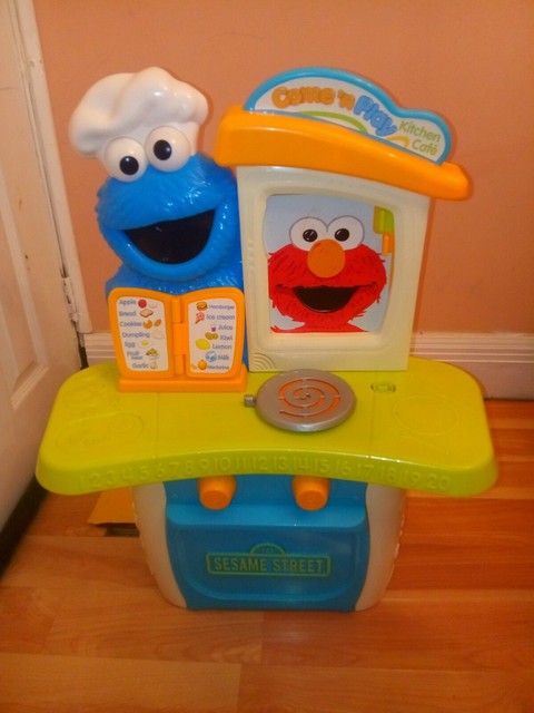 Sesame Street Come N Play Cookie Monster Kitchen Cafe Playset 18