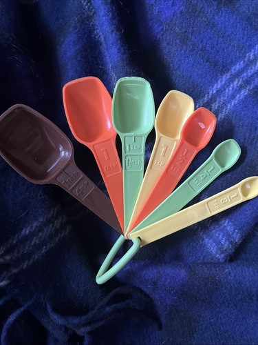 Vintage Tupperware Measuring Spoons Set