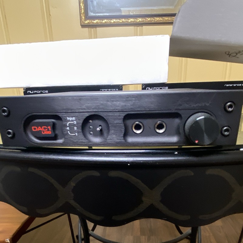 Benchmark DAC1 USB Desktop Audio Amplifier 2-Channel USB Class D Black