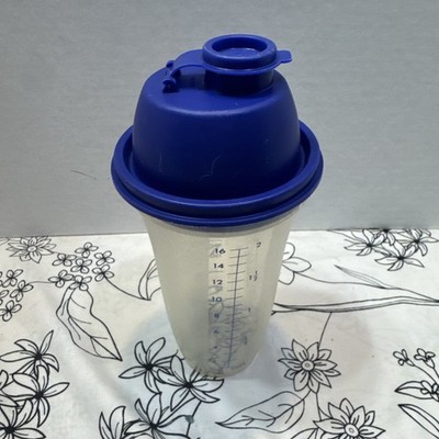 Vintage Tupperware 16oz. Classic Sheer Quick Shake Container 3-piece 844-3 Blue