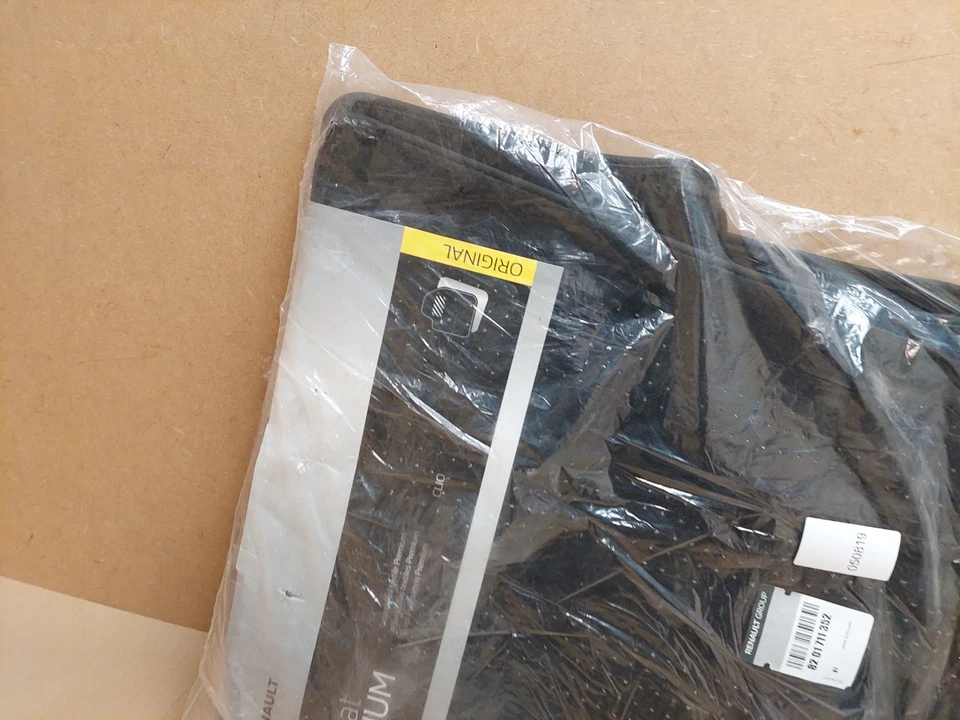 Juego alfombrillas alfombrillas delanteras y traseras Renault Clio MK5 8201711352 19-25 originales Foto 3 de 4