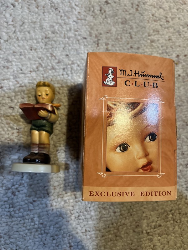 GOEBEL HUMMEL FIGURINE 2087/B HONOR STUDENT 3.75" TMK8 EXCLUSIVE CLUB EDITION