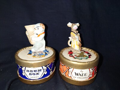 Zwei Vintage 50er Jahre original verpackt Wade Drum Box Figuren No 1 Jem und No 2 Clara.