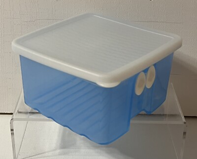 Vintage Tupperware Blue Vented Fridge Smart Container #3993A Seal #3994 4.5 Cup
