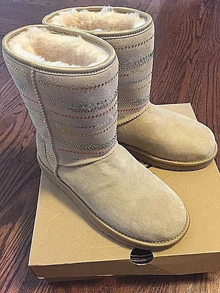Stivali UGG autentici nuovi al dettaglio $495 con bling corto classico taglia 7 modello: 101124