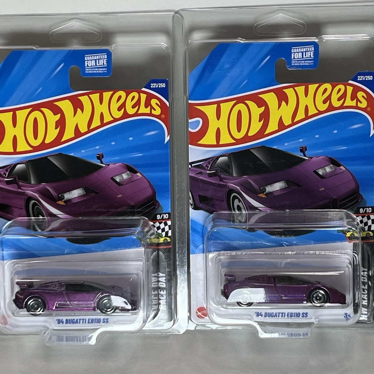 Hot Wheels Super Treasure Hunt 94 Bugatti EB110 SS + Mainline in
