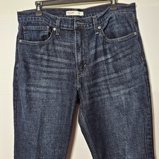 36x30 Levi Strauss  Co. Signature Slim Blue Denim Men's Jeans. Measures 36x30