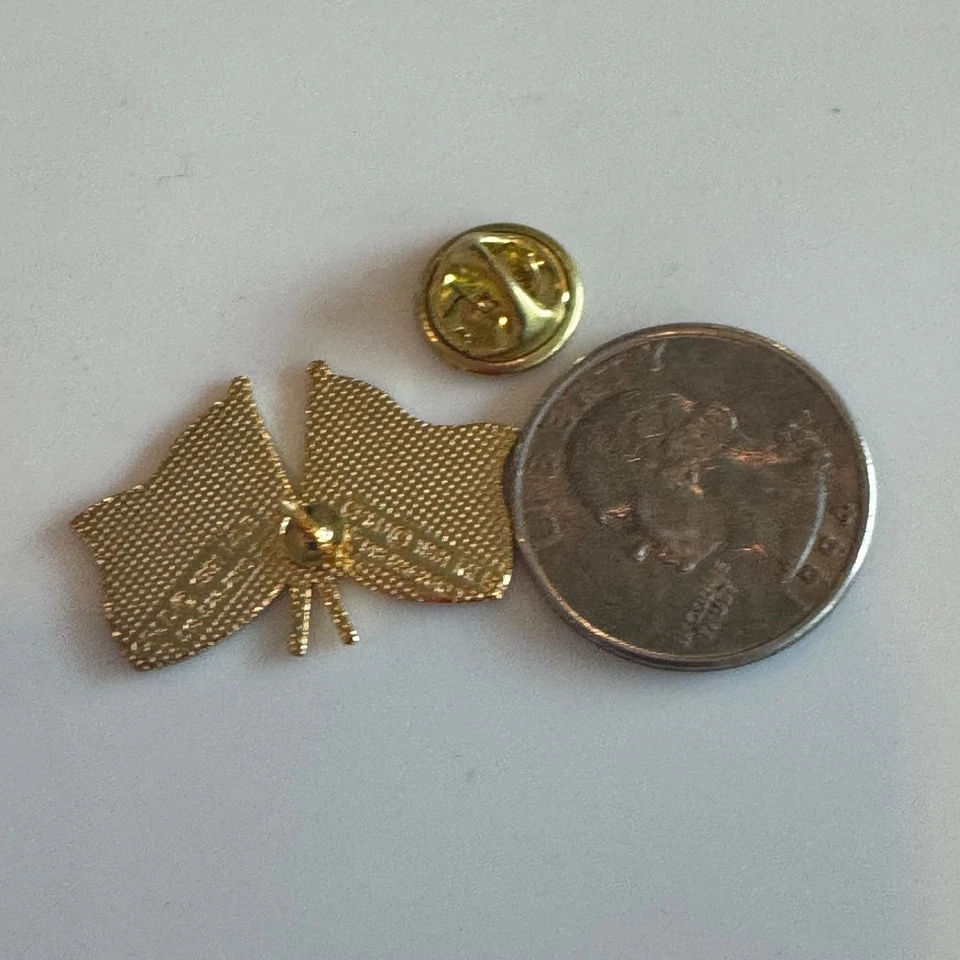 Vintage Pittsburgh Pirates & USA Crossed Flags Enamel Lapel Pin American - Image 3 of 3