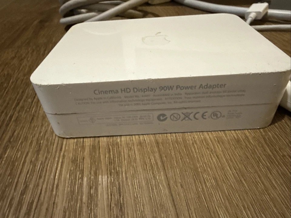 APPLE MAC CINEMA DISPLAY MONITOR A1082 23" 90GHZ 1920x1200 WIDESCREEN (UNTESTED) - Image 4 of 4