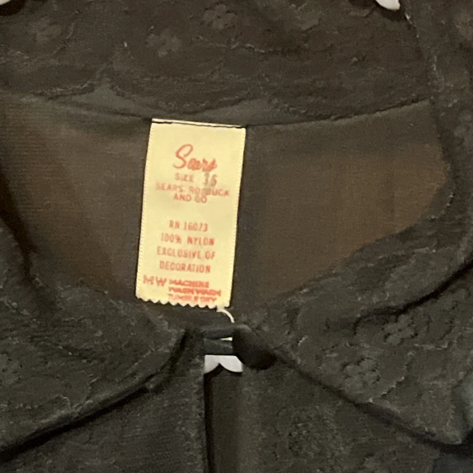 "Bata de nailon negra vintage de encaje Sears talla 36 longitud 40""" Foto 2 de 4